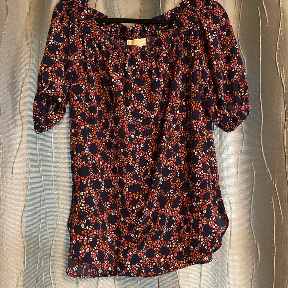 Off the shoulders floral shirt